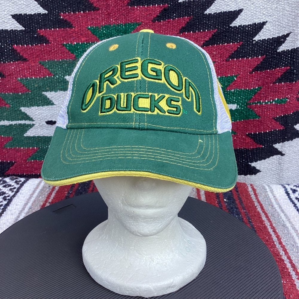 Oregon Ducks SnapBack Mesh Hat by donegal Bay